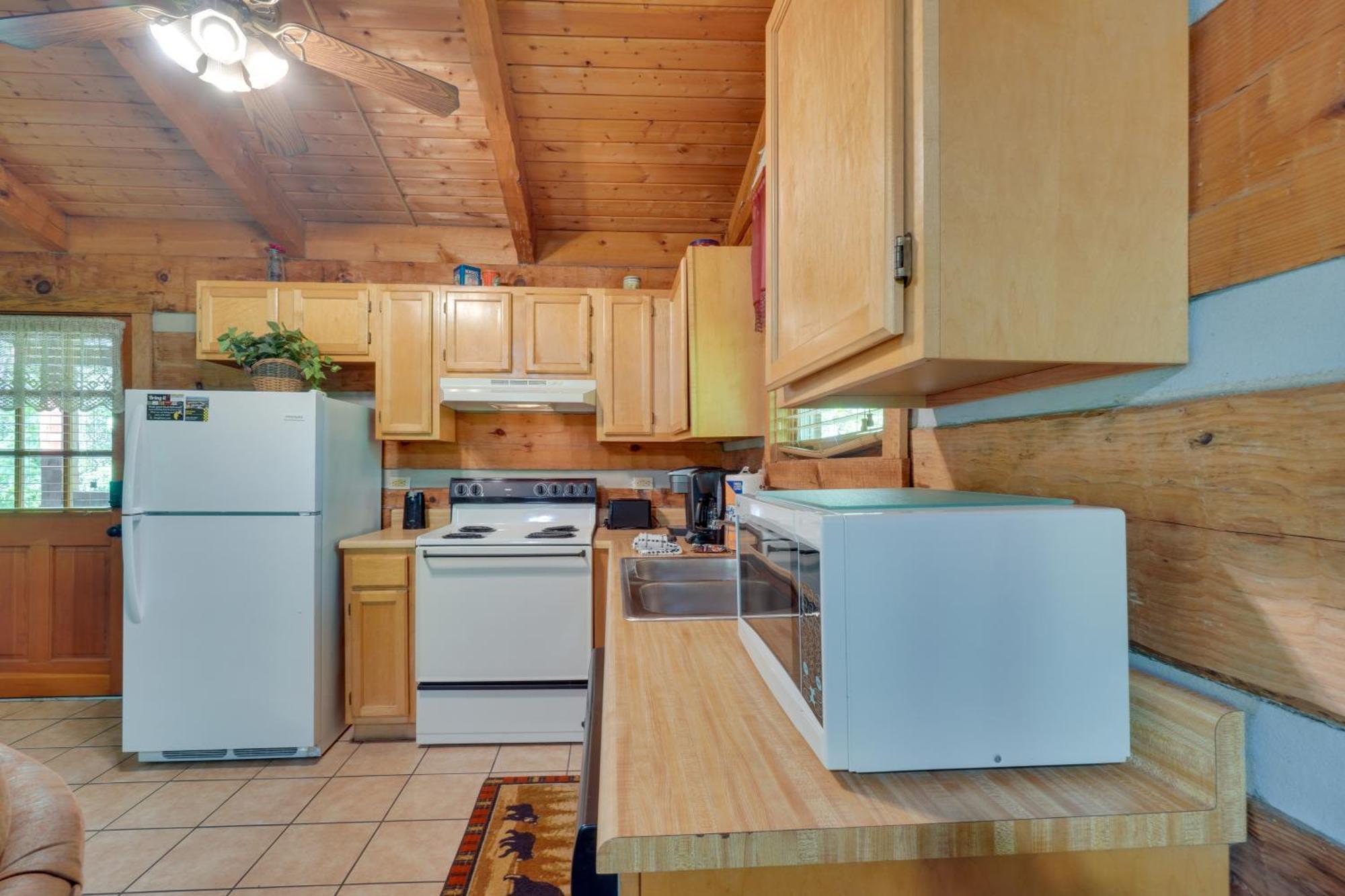Gatlinburg Cabin With Hot Tub About 6 Mi To Downtown! 外观 照片