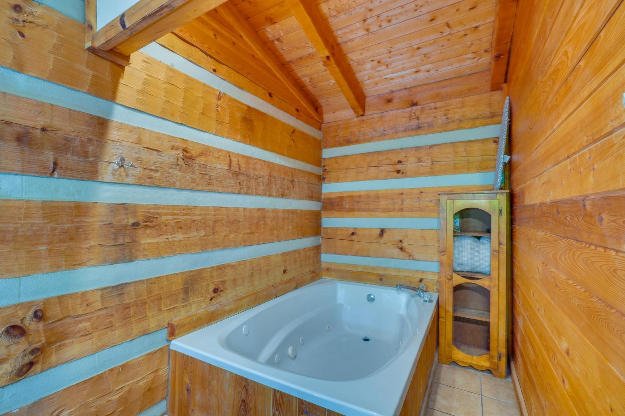 Gatlinburg Cabin With Hot Tub About 6 Mi To Downtown! 外观 照片