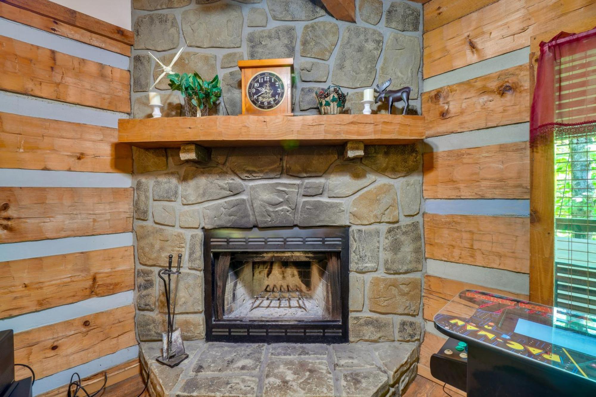 Gatlinburg Cabin With Hot Tub About 6 Mi To Downtown! 外观 照片